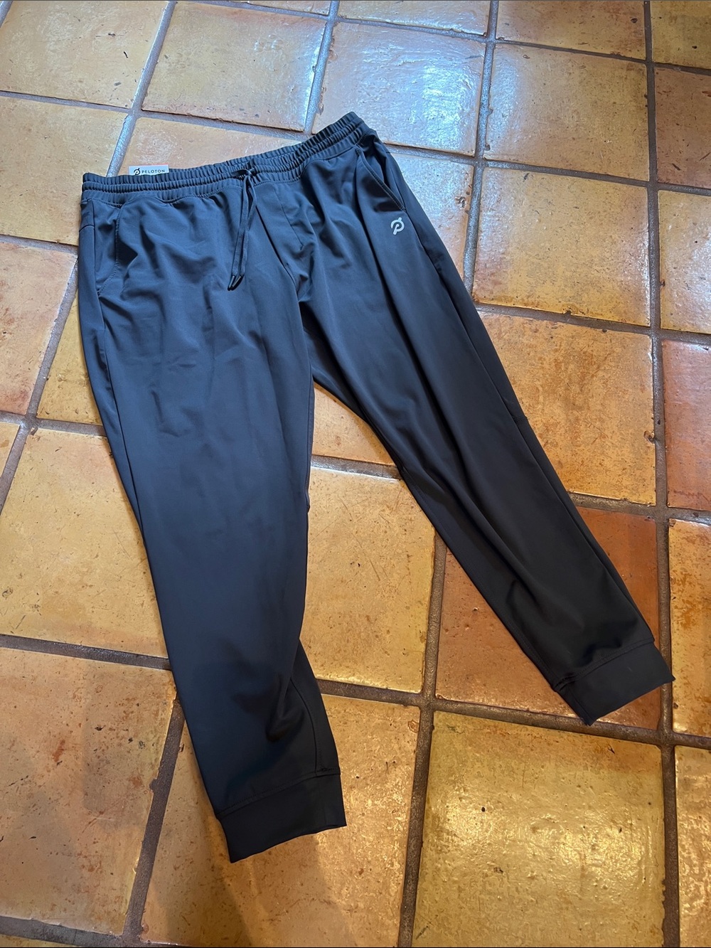 Men’s Peloton performance joggers NWT
